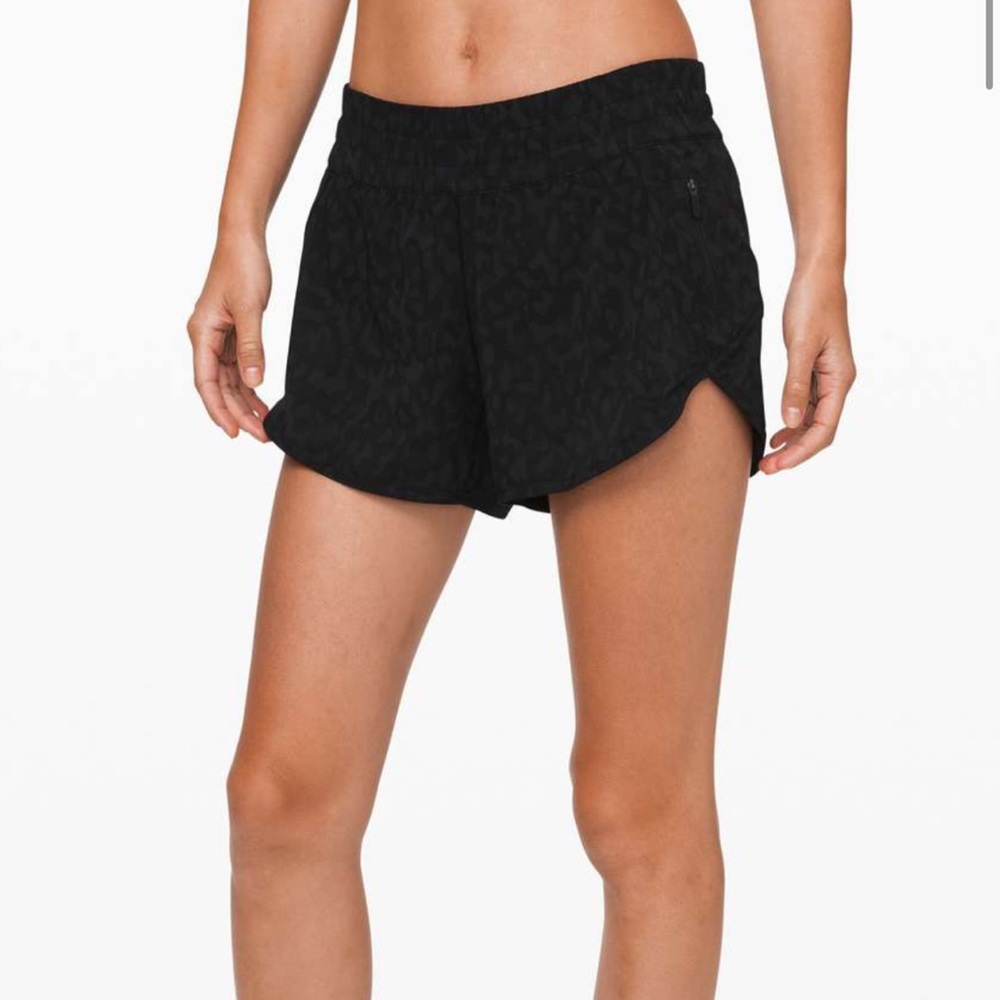 Lululemon Tracker Short V *4"
Formation Camo Deep Coal Multi